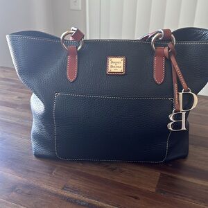 Blk/Tan pebble leather Dooney & Bourke Janine 30 tote bag.
